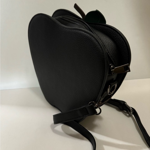 Disney poison apple purse - Picture 3 of 3